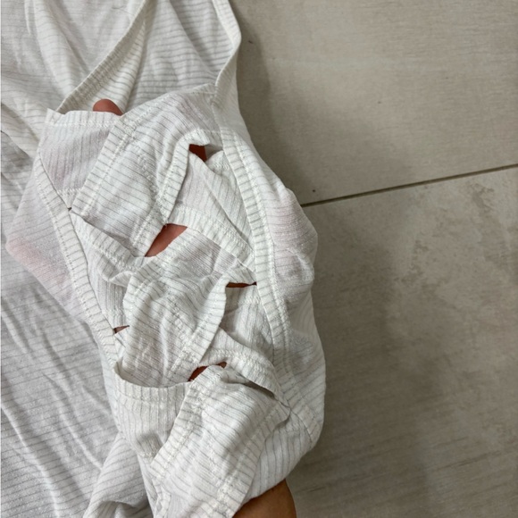 Lululemon Athletica White Muscle Tank Top Size 4 - Picture 6 of 6